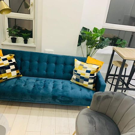 Cheerful 2 Bedroom Homely Apartment, Sleeps 6 Guest Comfy, 3X Double Bed, Parking, Free Wifi, Suitable For Business, Leisure Guest,Glasgow, Glasgow West End, Near City Centre Eksteriør bilde