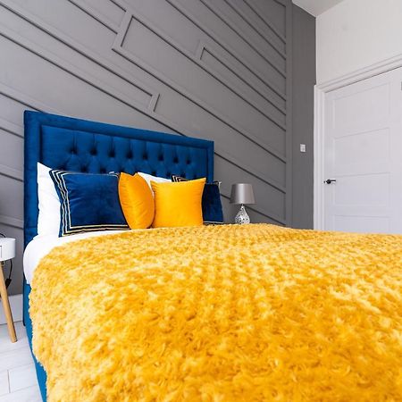 Cheerful 2 Bedroom Homely Apartment, Sleeps 6 Guest Comfy, 3X Double Bed, Parking, Free Wifi, Suitable For Business, Leisure Guest,Glasgow, Glasgow West End, Near City Centre Eksteriør bilde