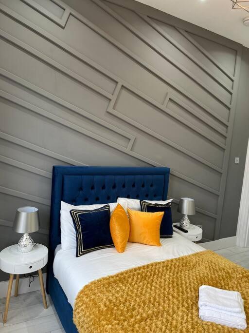 Cheerful 2 Bedroom Homely Apartment, Sleeps 6 Guest Comfy, 3X Double Bed, Parking, Free Wifi, Suitable For Business, Leisure Guest,Glasgow, Glasgow West End, Near City Centre Eksteriør bilde
