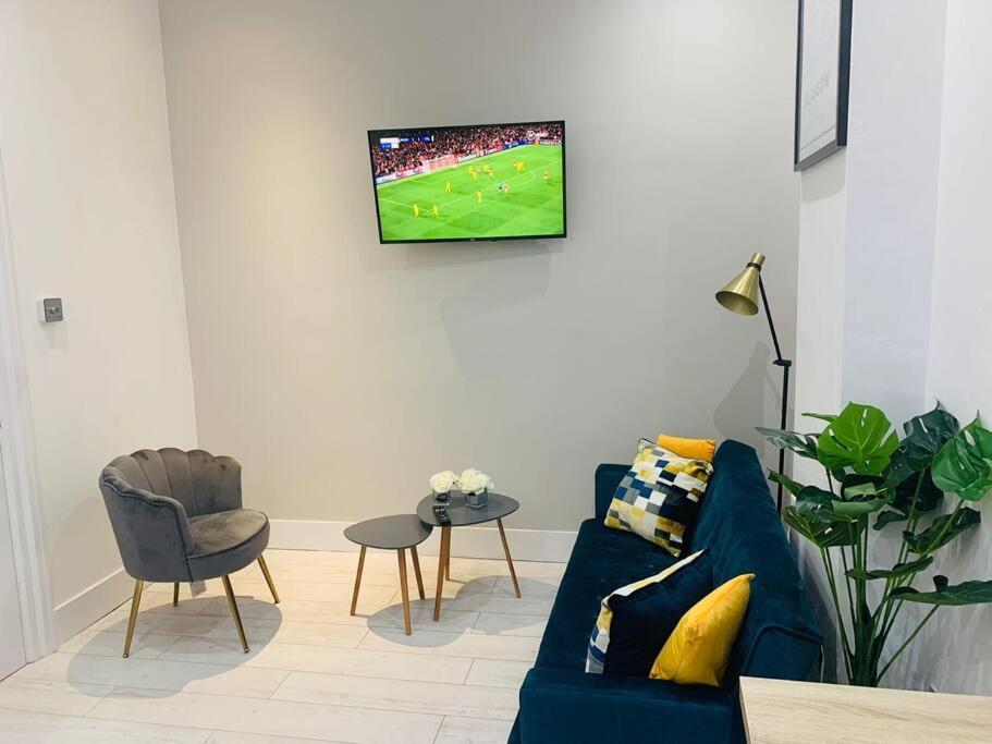 Cheerful 2 Bedroom Homely Apartment, Sleeps 6 Guest Comfy, 3X Double Bed, Parking, Free Wifi, Suitable For Business, Leisure Guest,Glasgow, Glasgow West End, Near City Centre Eksteriør bilde