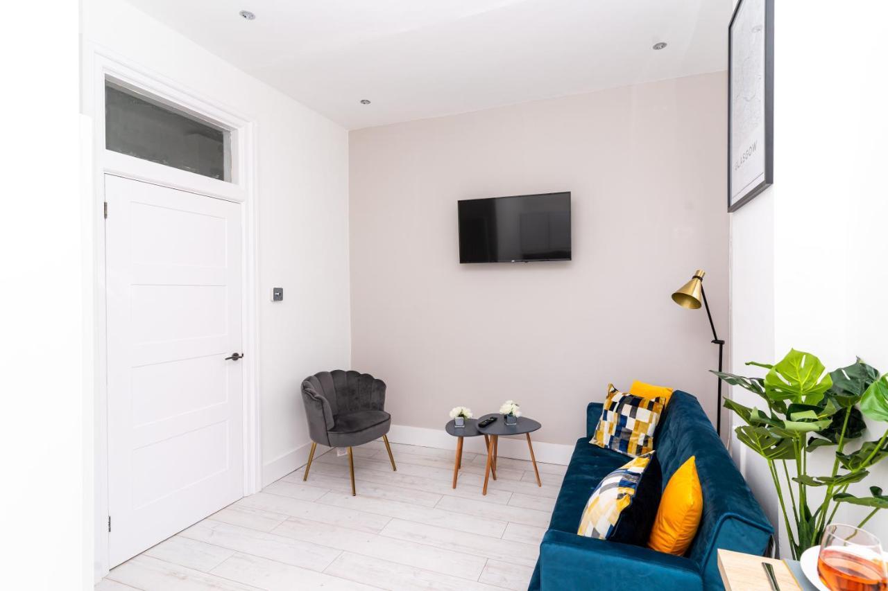 Cheerful 2 Bedroom Homely Apartment, Sleeps 6 Guest Comfy, 3X Double Bed, Parking, Free Wifi, Suitable For Business, Leisure Guest,Glasgow, Glasgow West End, Near City Centre Eksteriør bilde