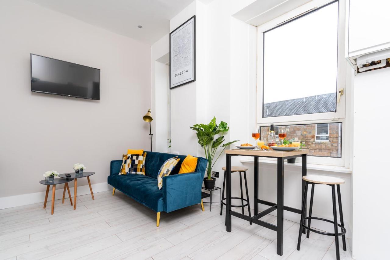 Cheerful 2 Bedroom Homely Apartment, Sleeps 6 Guest Comfy, 3X Double Bed, Parking, Free Wifi, Suitable For Business, Leisure Guest,Glasgow, Glasgow West End, Near City Centre Eksteriør bilde
