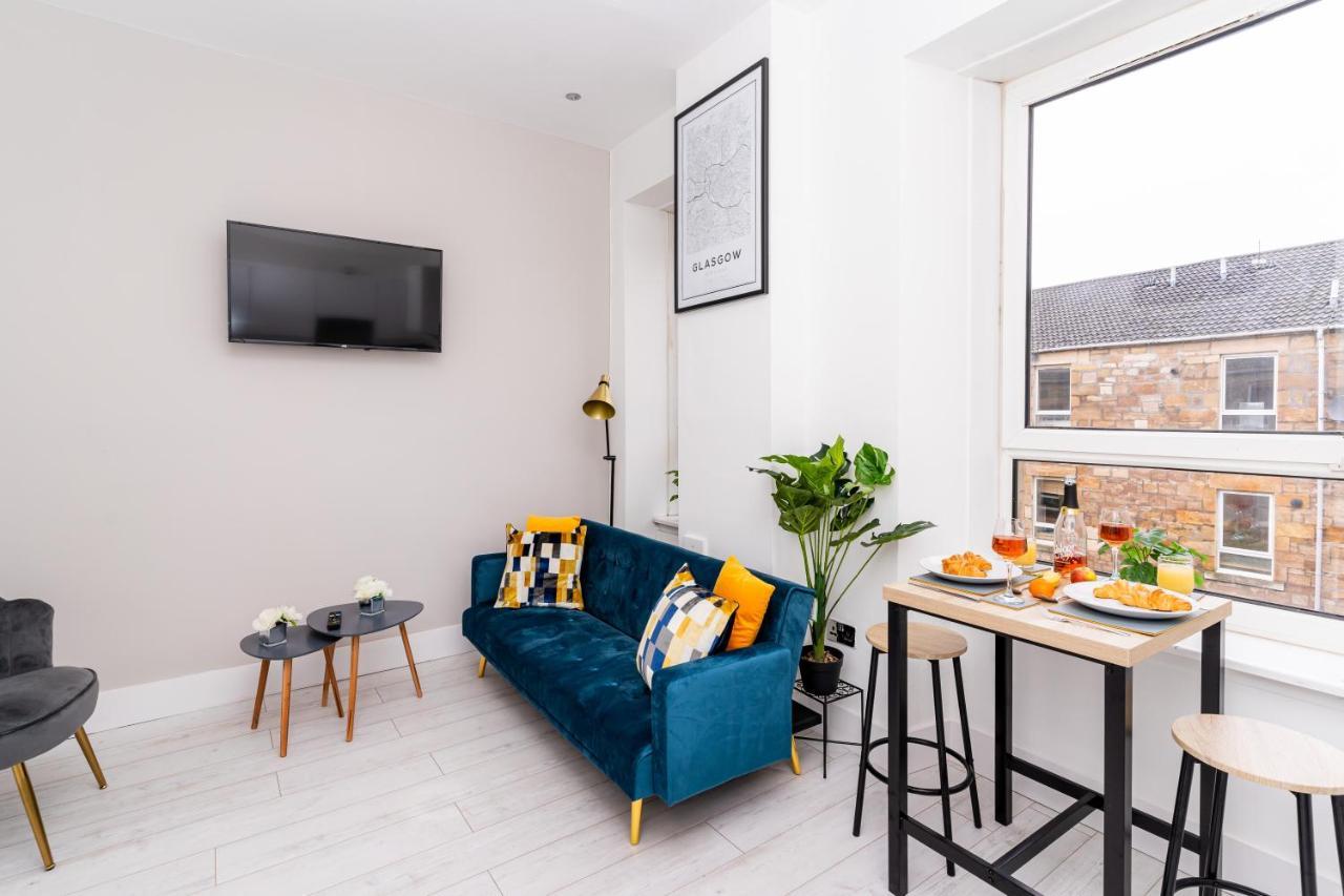 Cheerful 2 Bedroom Homely Apartment, Sleeps 6 Guest Comfy, 3X Double Bed, Parking, Free Wifi, Suitable For Business, Leisure Guest,Glasgow, Glasgow West End, Near City Centre Eksteriør bilde