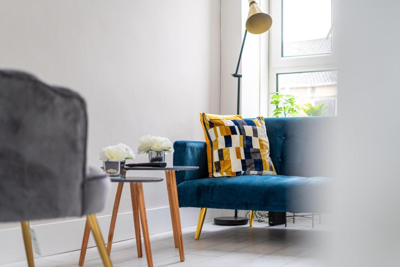 Cheerful 2 Bedroom Homely Apartment, Sleeps 6 Guest Comfy, 3X Double Bed, Parking, Free Wifi, Suitable For Business, Leisure Guest,Glasgow, Glasgow West End, Near City Centre Eksteriør bilde