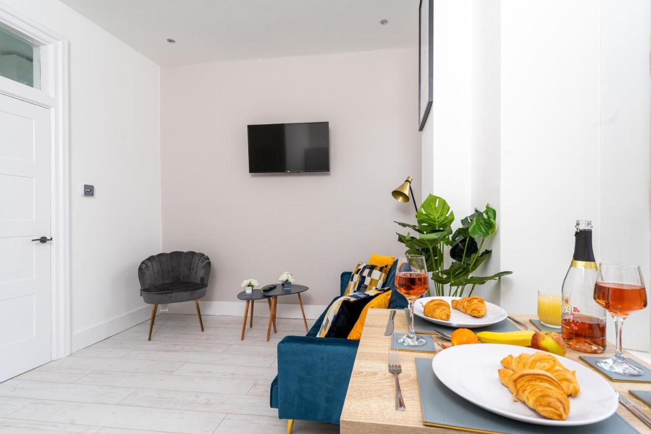 Cheerful 2 Bedroom Homely Apartment, Sleeps 6 Guest Comfy, 3X Double Bed, Parking, Free Wifi, Suitable For Business, Leisure Guest,Glasgow, Glasgow West End, Near City Centre Eksteriør bilde