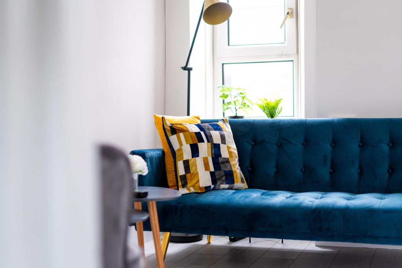 Cheerful 2 Bedroom Homely Apartment, Sleeps 6 Guest Comfy, 3X Double Bed, Parking, Free Wifi, Suitable For Business, Leisure Guest,Glasgow, Glasgow West End, Near City Centre Eksteriør bilde