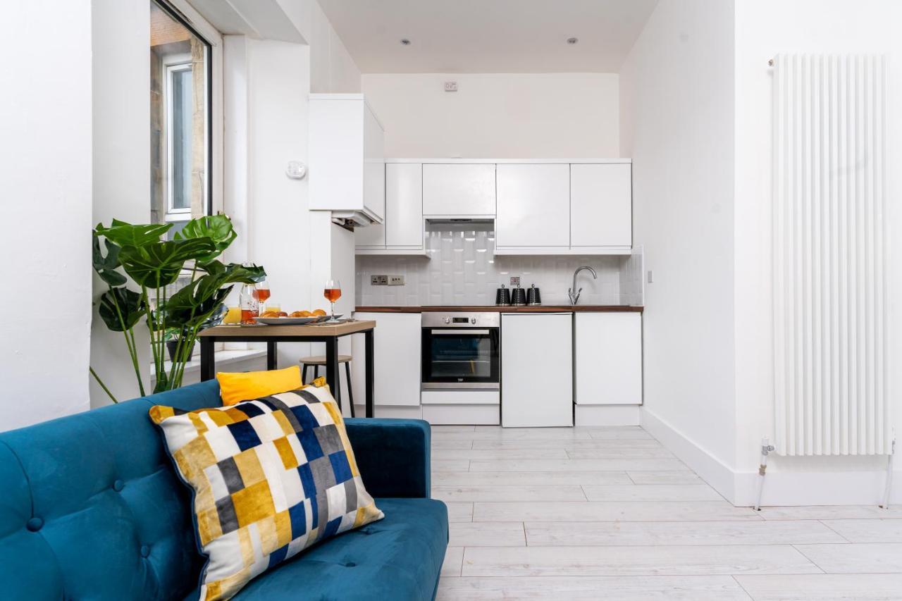 Cheerful 2 Bedroom Homely Apartment, Sleeps 6 Guest Comfy, 3X Double Bed, Parking, Free Wifi, Suitable For Business, Leisure Guest,Glasgow, Glasgow West End, Near City Centre Eksteriør bilde