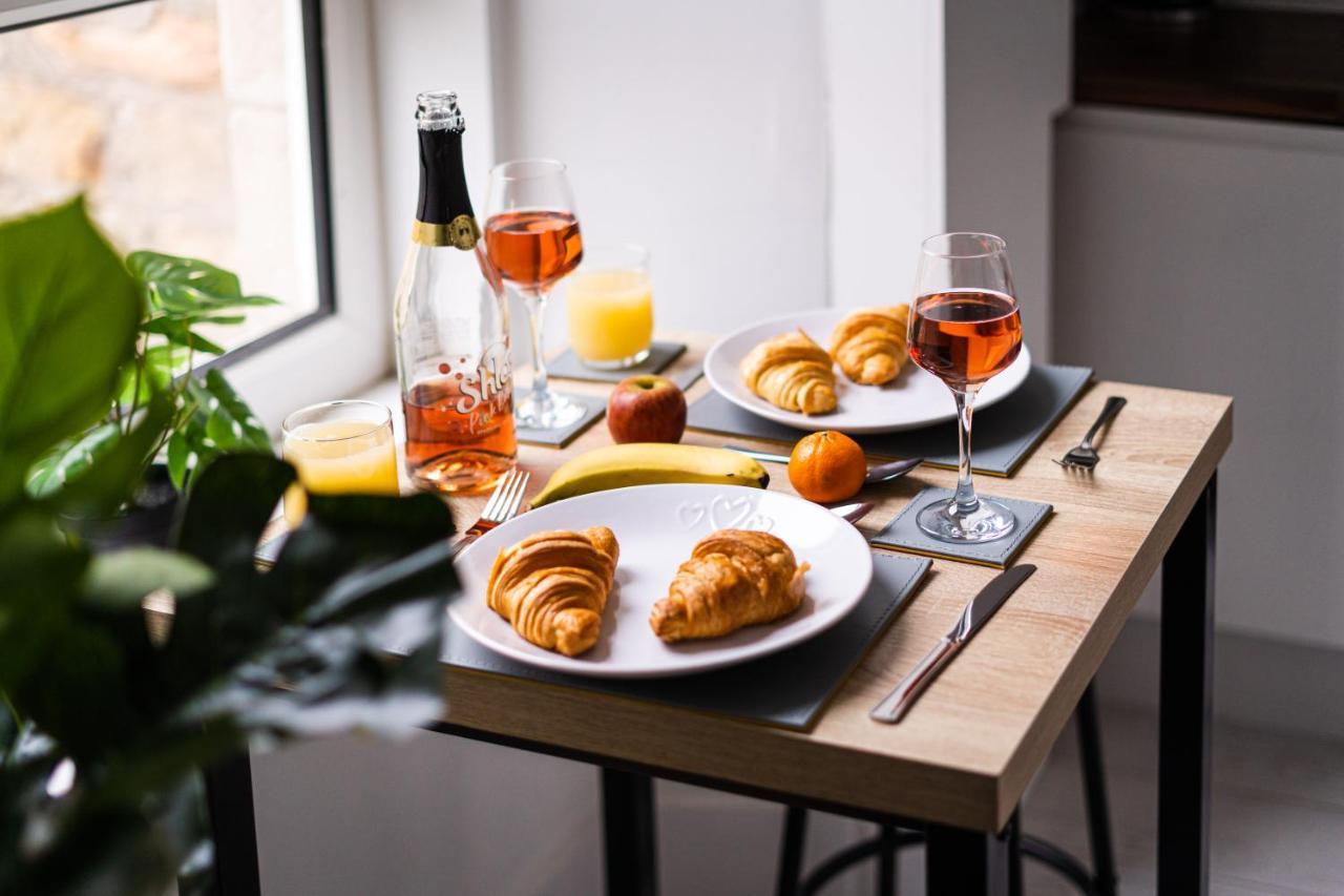 Cheerful 2 Bedroom Homely Apartment, Sleeps 6 Guest Comfy, 3X Double Bed, Parking, Free Wifi, Suitable For Business, Leisure Guest,Glasgow, Glasgow West End, Near City Centre Eksteriør bilde