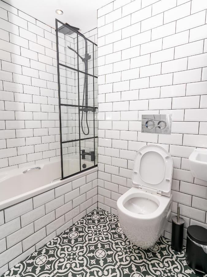 Cheerful 2 Bedroom Homely Apartment, Sleeps 6 Guest Comfy, 3X Double Bed, Parking, Free Wifi, Suitable For Business, Leisure Guest,Glasgow, Glasgow West End, Near City Centre Eksteriør bilde